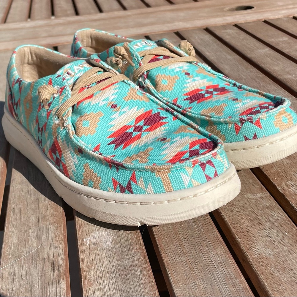 Size 7 womens ariat loafers